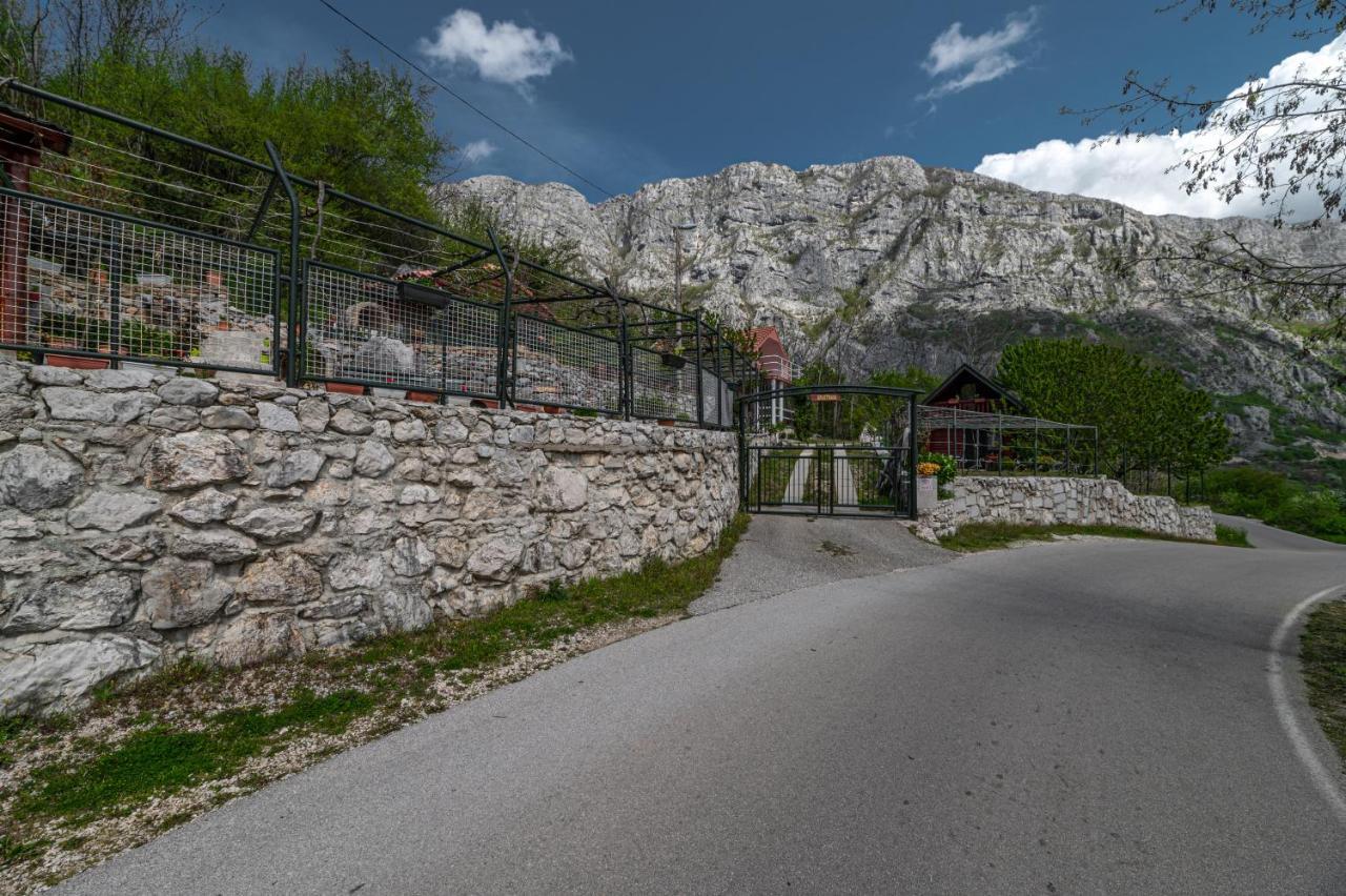 Nikšić Holiday Village Ostrog מראה חיצוני תמונה