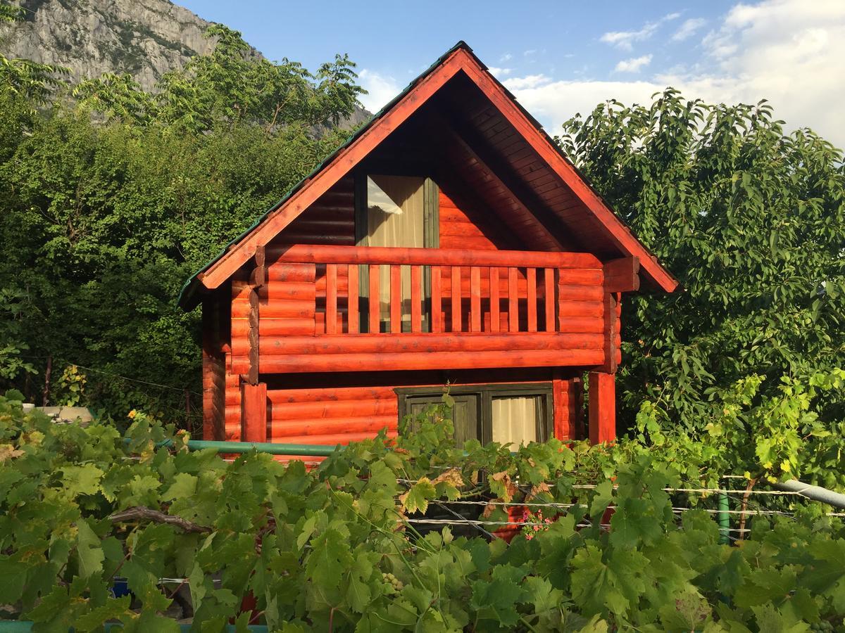 Nikšić Holiday Village Ostrog מראה חיצוני תמונה