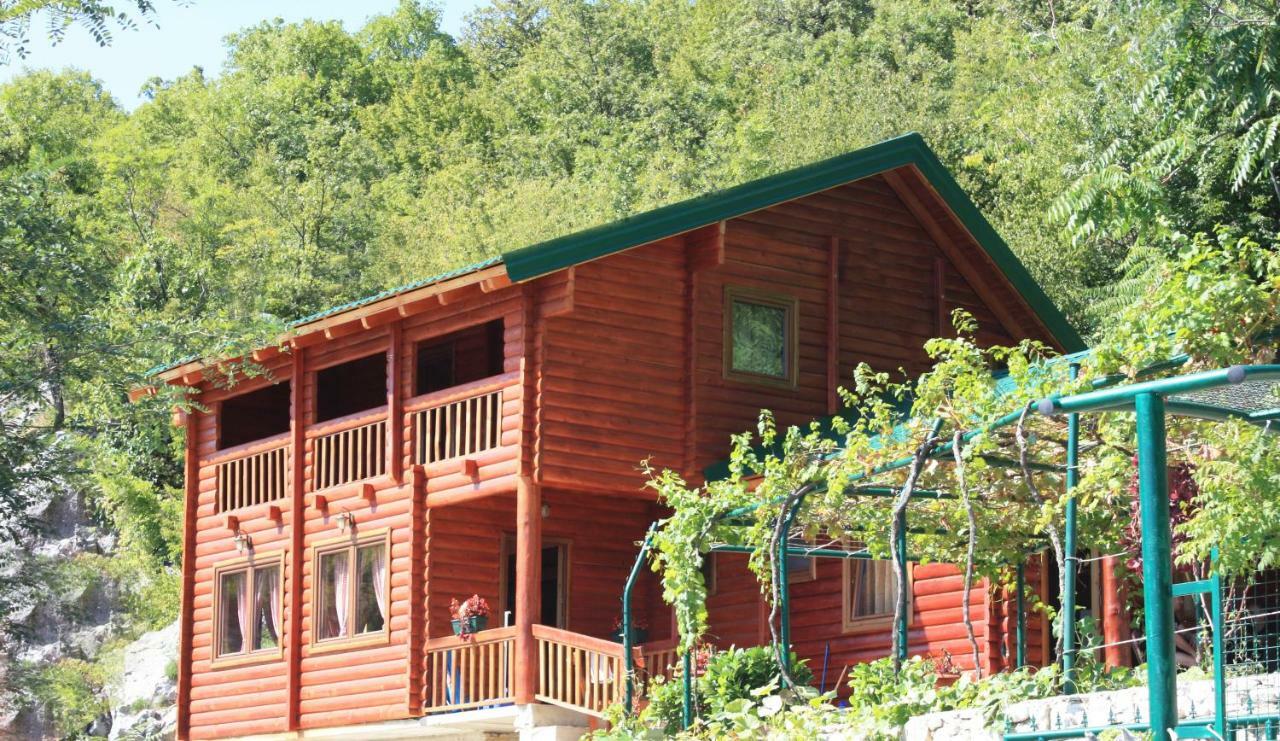 Nikšić Holiday Village Ostrog מראה חיצוני תמונה
